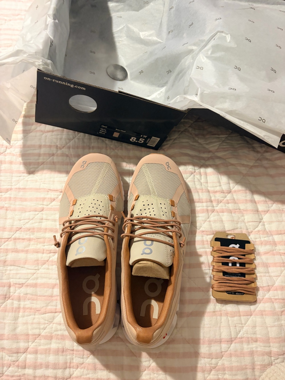 NWB RARE ON RUNNING WOMEN’S RUNNING SHOES IN ROSE/SAND